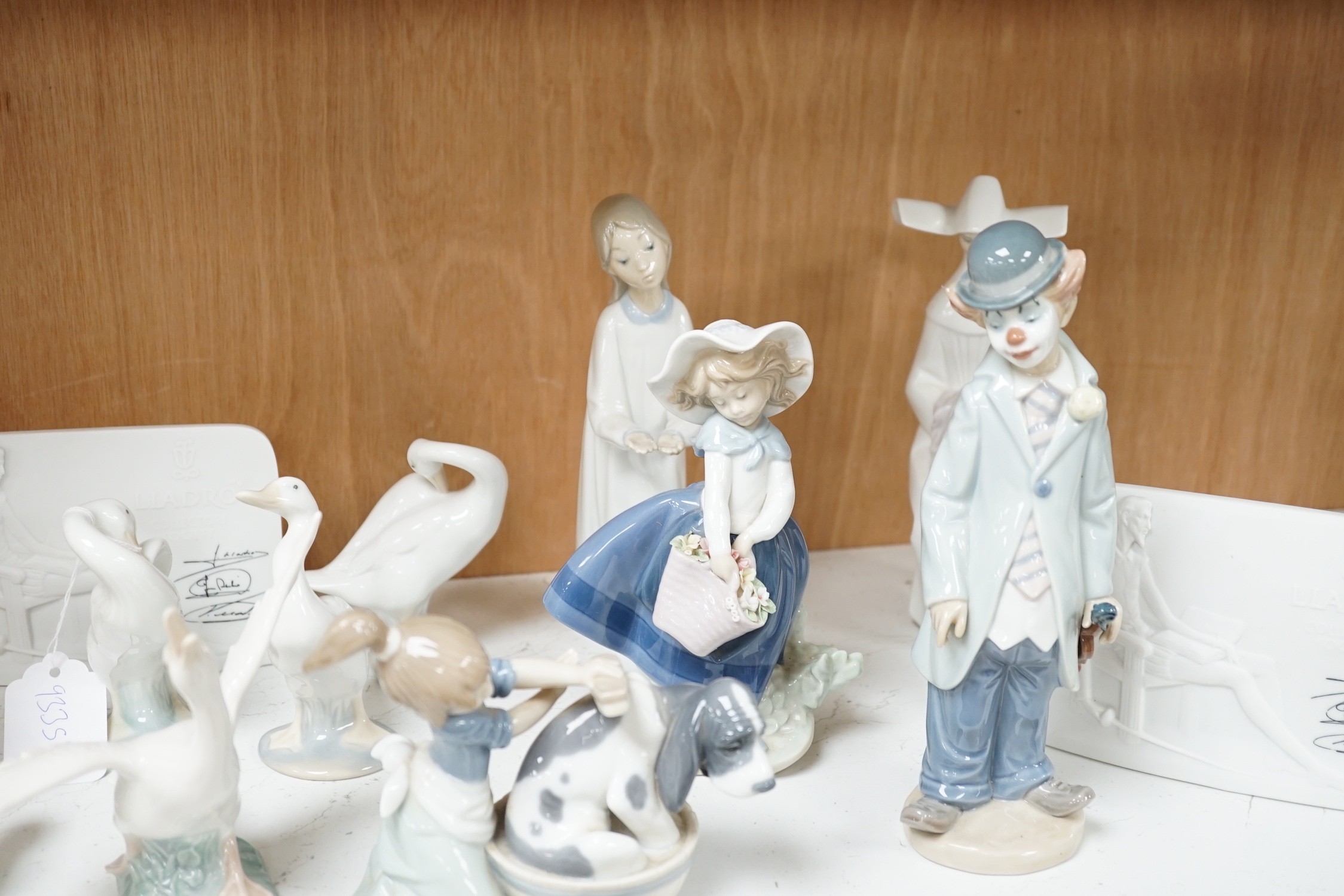 A collection of Lladro bears, ducks figurines and plaques (20)